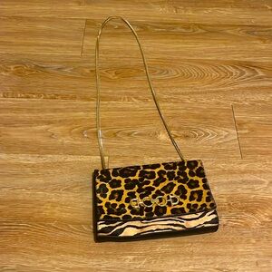 Leopard print Y2k small purse/clutch with removable sash, great condition. <3